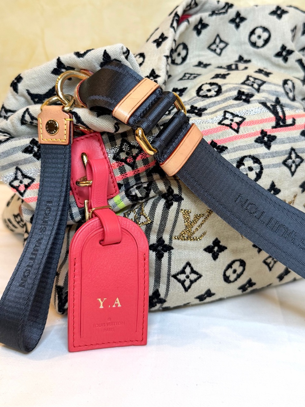 Louis Vuitton Monogram Cheche Bohemian Rouge - Picture 8 of 16